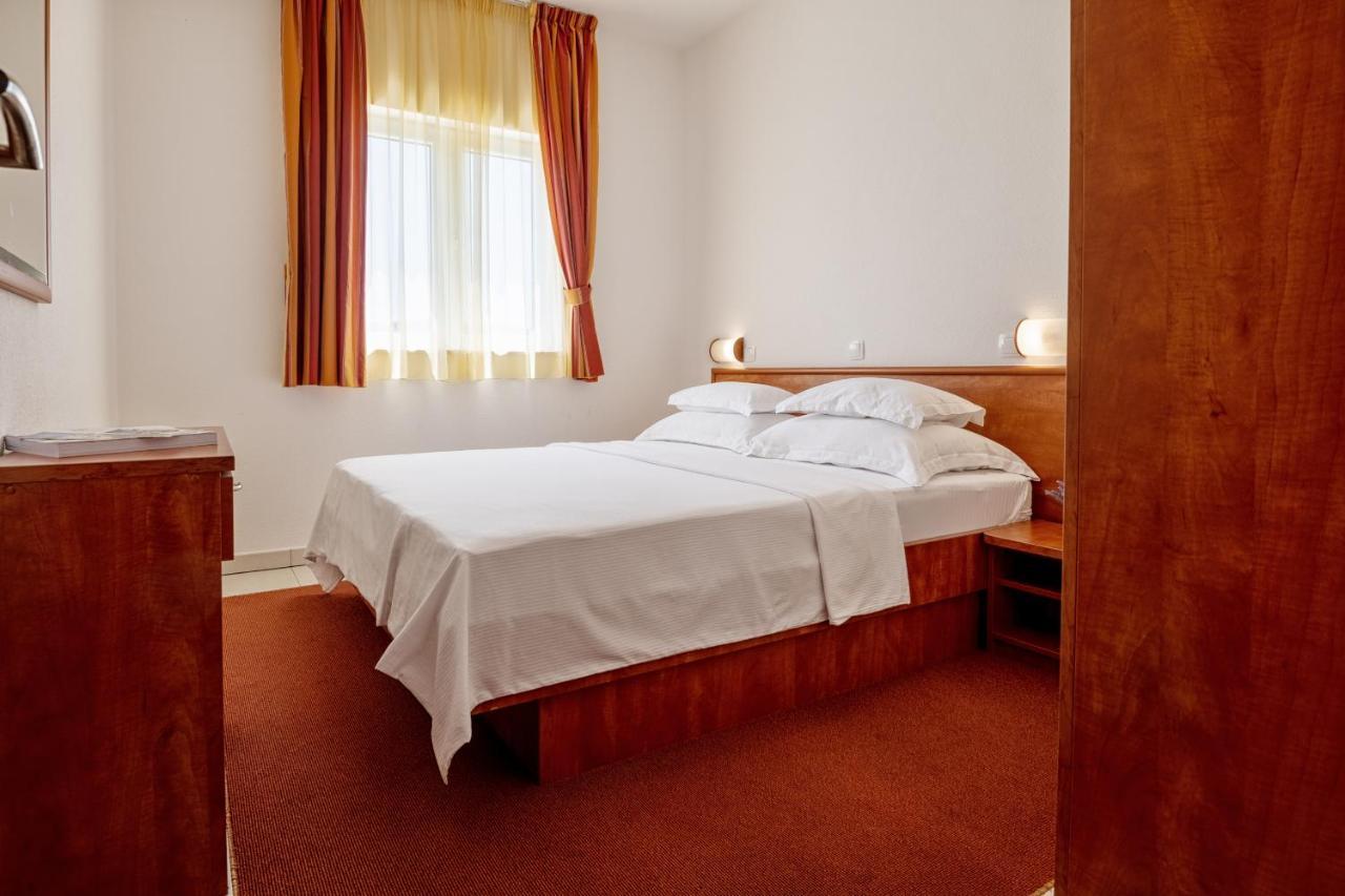Hotel Posejdon Неум Экстерьер фото
